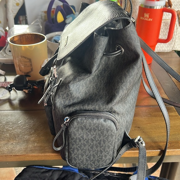 Woman’s Micheal Kors Backpack NWT - Picture 3 of 9